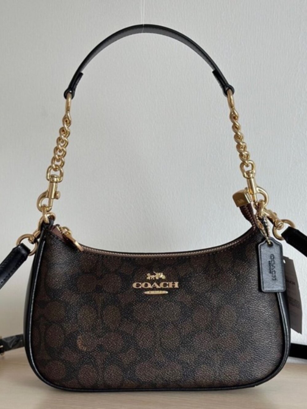 coach Teri Shoulder Bag In Signature Canvas